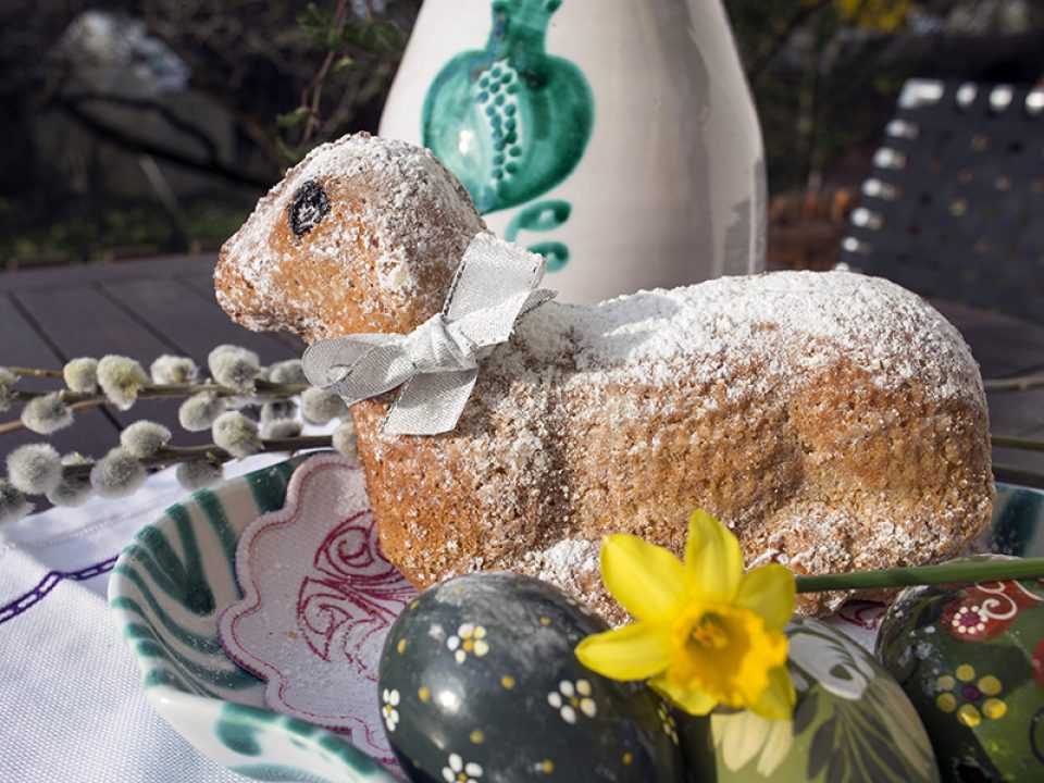 Süßes Osterlamm aus Rührteig - SalzburgerLand Magazin