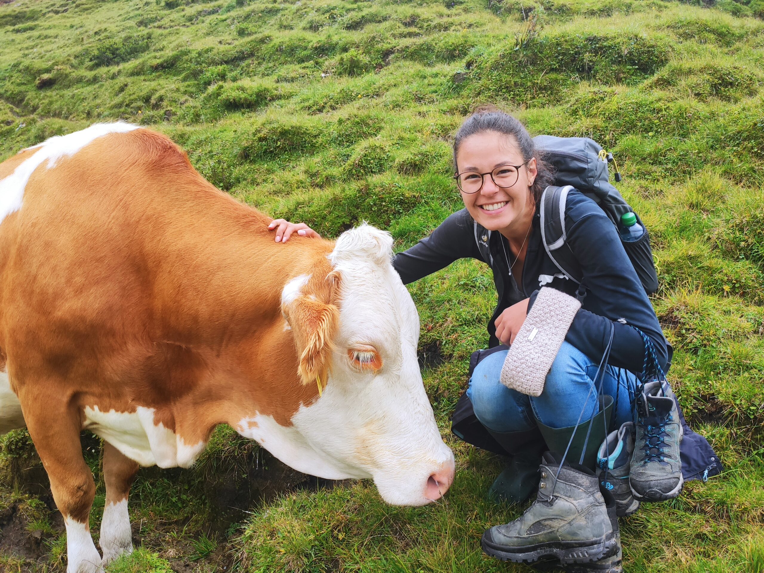  Wer so strahlt, hat sein Glück gefunden. Kerstin an ihrem Sehnsuchtsort Alm. © Privat