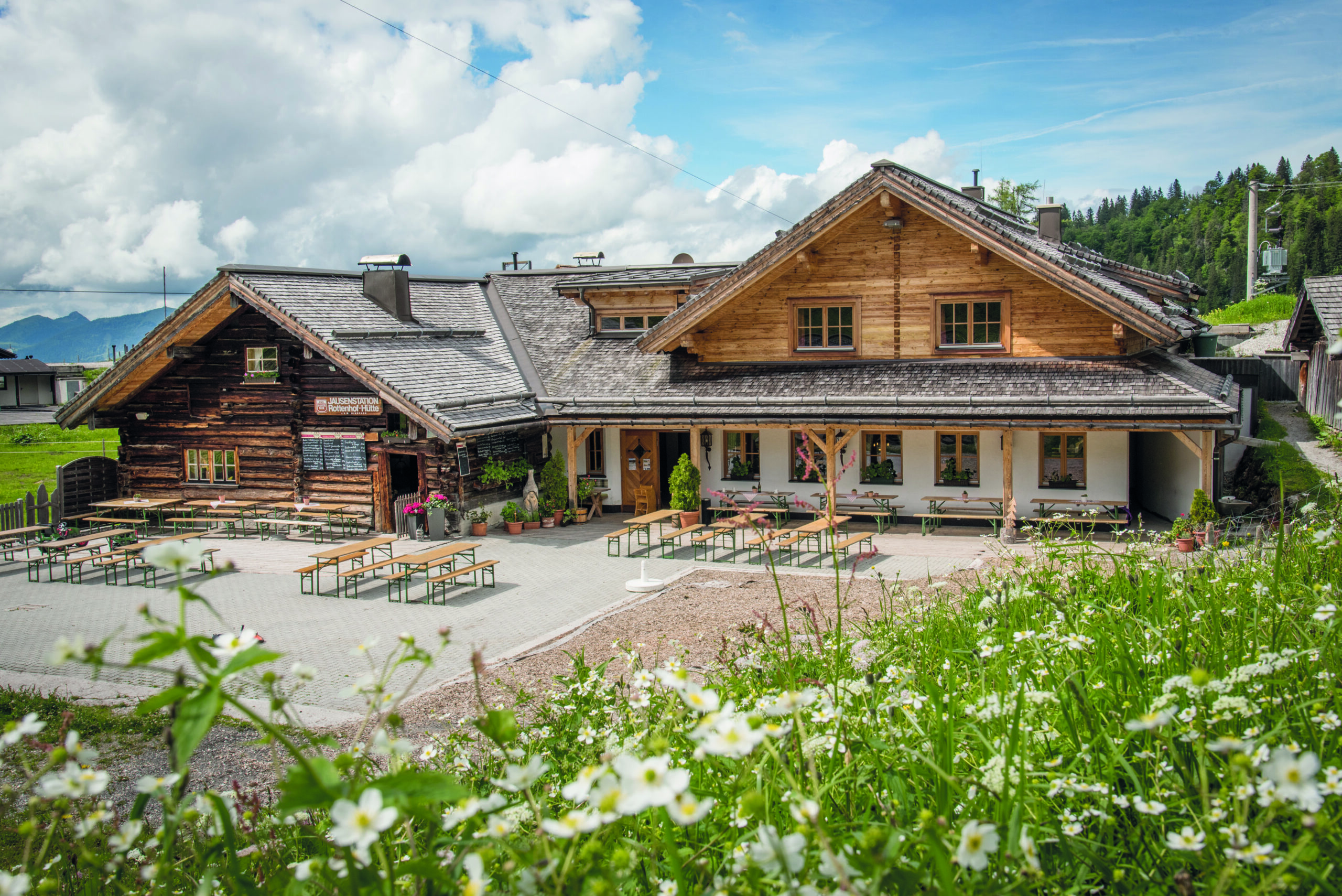 Die Rottenhofhütte verwöhnt die Gäste mit selbst hergestellten Käsespezialitäten © Rottenhofhütte