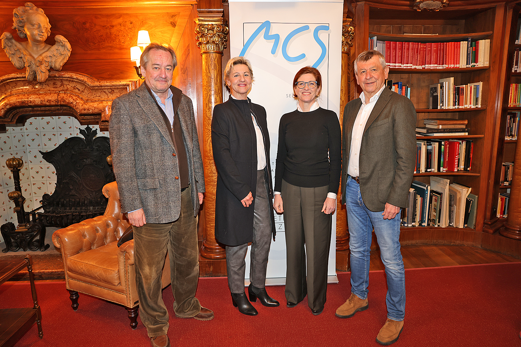 Michael Smejkal (Sportjournalist „Salzburger Nachrichten“), Nicole Gachowetz (ÖWD Marketing), Katharina Peyker (Präsidentin Marketing Club Salzburg, Marketing Skidata) und Gerhard Fritsch (Marketing Ski Austria) (v. li. n. re.). ©Uwe Brandl/www.salzburg-cityguide.at